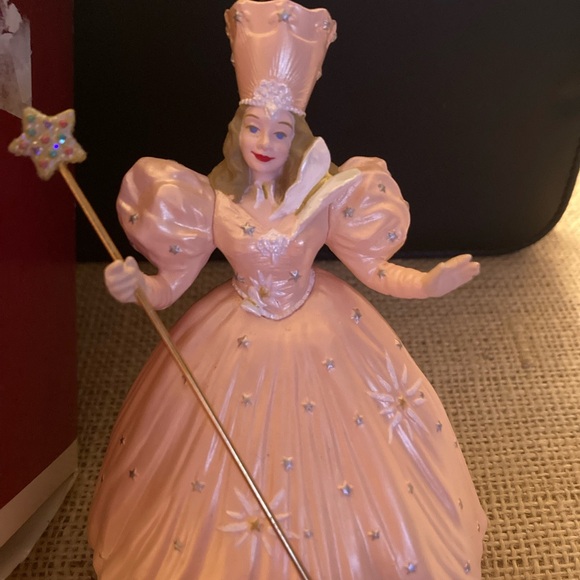 Glinda Hallmark Ornament 1995 - Picture 2 of 6